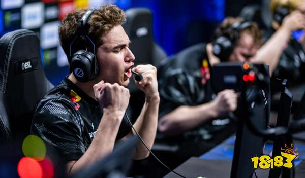 运动爱好者必看！2025全球冠军赛冠军套装发布，专属配色与轻量化材质打造竞技新体验-多宝电竞